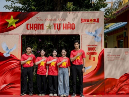 Thông tin doanh nghiệp - Sun World Ha Nam rực rỡ cờ hoa, nhộn nhịp du khách dịp Quốc khánh 2/9