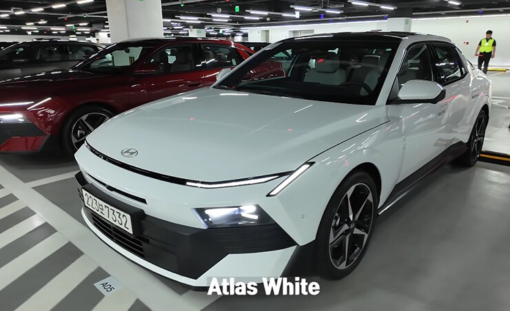 Ngắm Hyundai Elantra 2027 ngoài đời thực: Dáng mới cơ bắp, nội thất ngập công nghệ - 6