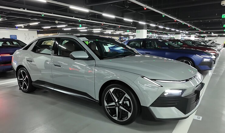 Ngắm Hyundai Elantra 2027 ngoài đời thực: Dáng mới cơ bắp, nội thất ngập công nghệ - 7