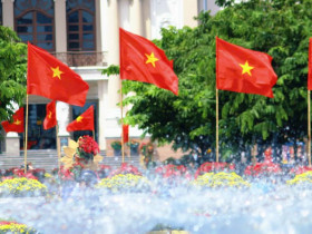 TP.HCM: Rực rỡ cờ hoa, nhộn nhịp khách du lịch dịp Quốc khánh 2/9