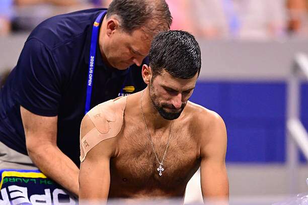 Djokovic bị loại sớm ở US Open: Kiệt sức vẫn không bỏ cuộc, vừa đấu vừa khóc - 1