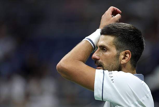 Djokovic bị loại sớm ở US Open: Kiệt sức vẫn không bỏ cuộc, vừa đấu vừa khóc - 3