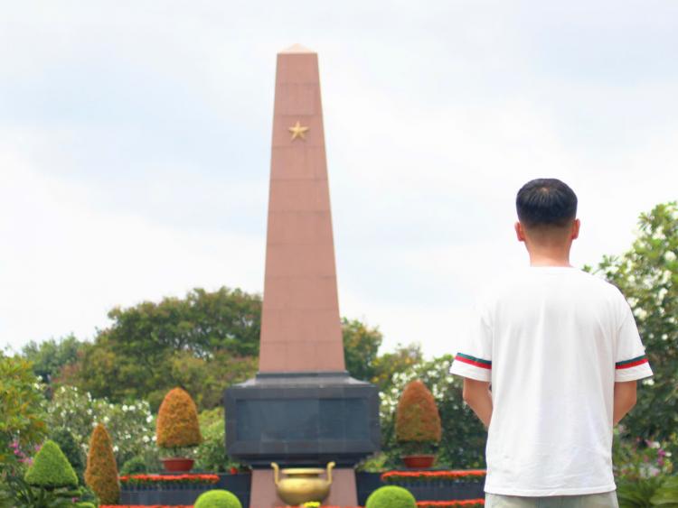 Nhiều người trẻ lựa chọn tưởng nhớ người có công tại Nghĩa trang TP.HCM