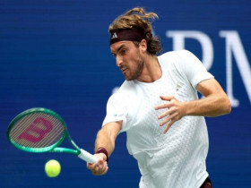 Đỉnh cao tennis US Open: Tsitsipas hồi sinh, tung 50 cú winner hạ gục Arthur Fils
