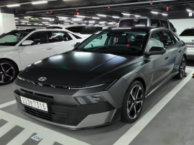 Ngắm Hyundai Elantra 2027 ngoài đời thực: Dáng mới cơ bắp, nội thất ngập công nghệ