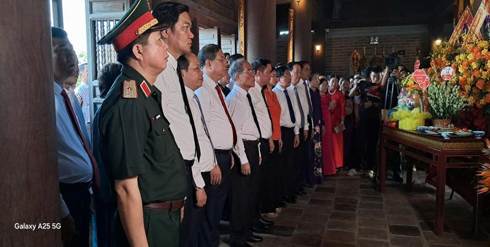 Nghệ An tổ chức Lễ dâng hoa, dâng hương tưởng niệm 57 năm ngày mất Chủ tịch Hồ Chí Minh - 1