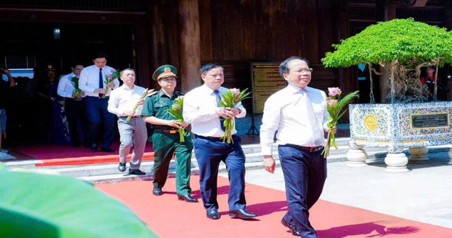 Nghệ An tổ chức Lễ dâng hoa, dâng hương tưởng niệm 57 năm ngày mất Chủ tịch Hồ Chí Minh - 2