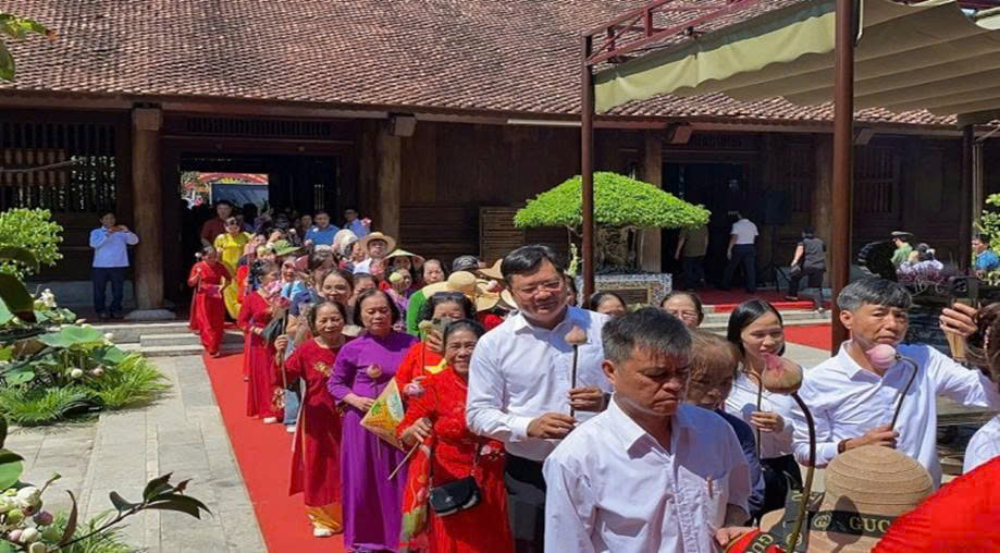 Nghệ An tổ chức Lễ dâng hoa, dâng hương tưởng niệm 57 năm ngày mất Chủ tịch Hồ Chí Minh - 3