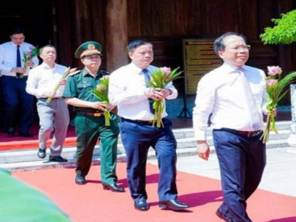 Tin Tức - Nghệ An tổ chức Lễ dâng hoa, dâng hương tưởng niệm 57 năm ngày mất Chủ tịch Hồ Chí Minh