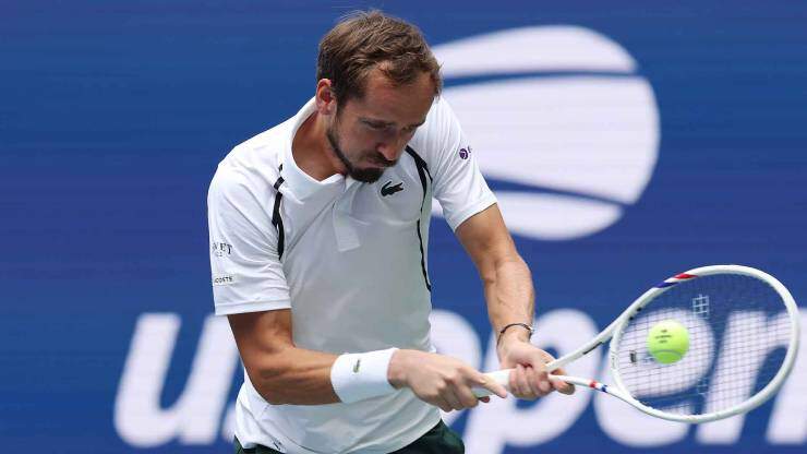 Tennis đỉnh cao US Open: Alcaraz phô diễn đẳng cấp, Medvedev chạm trán “ngựa ô” - 2