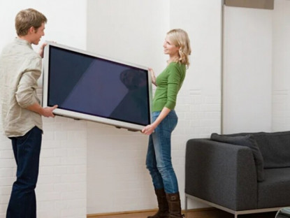 Công nghệ - Những rủi ro khiến đặt TV trên kệ đôi khi tốt hơn treo lên tường