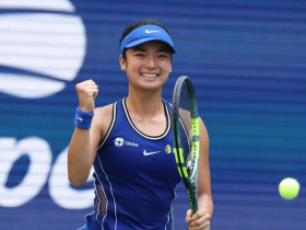 Nóng rực tennis US Open: Swiatek thắng áp đảo, Osaka vượt khó