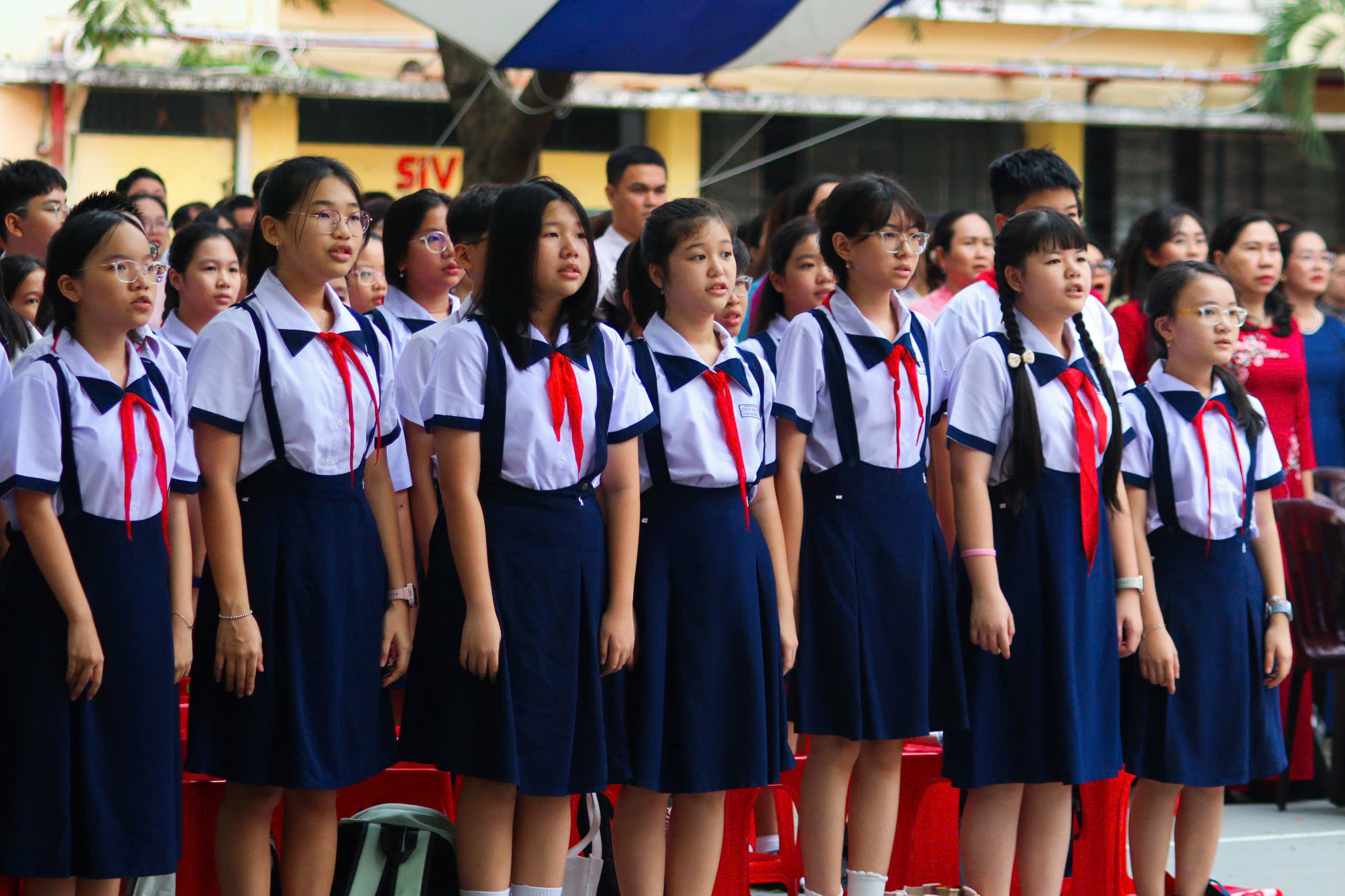 TP.HCM: Phường Sài Gòn đồng loạt khai giảng năm học mới, nhiều phụ huynh kỳ vọng vào năm học mới - 12