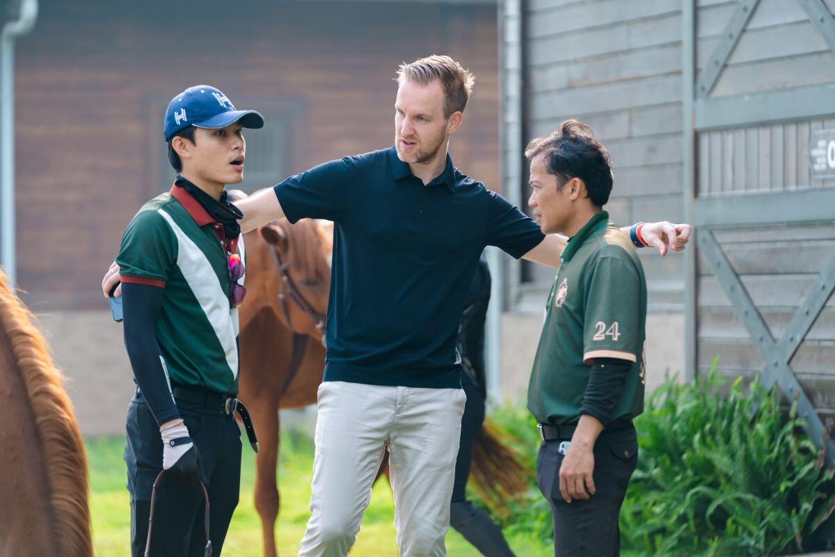 Một ngày sống chất thượng lưu trên đảo Vũ Yên: Sáng cưỡi ngựa, chiều chơi golf, tối mở tiệc trên du thuyền - 2