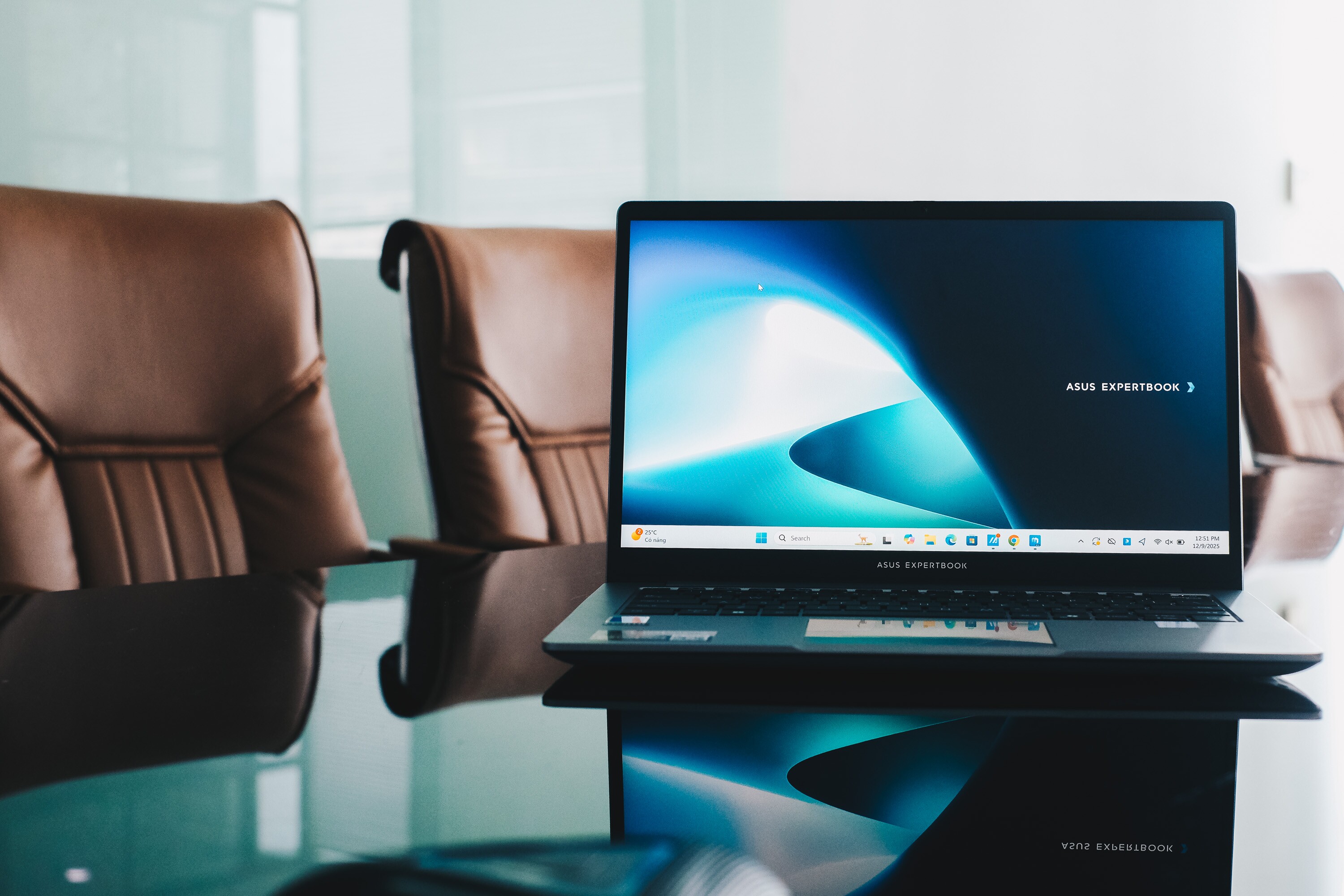 Laptop doanh nghiệp đang có những thứ sinh viên thực sự cần - 1