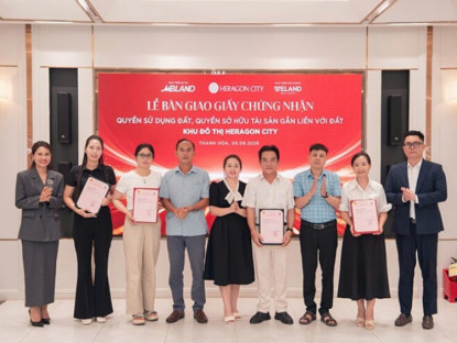 Thông tin doanh nghiệp - Heragon City bàn giao Giấy chứng nhận quyền sử dụng đất cho khách hàng, khẳng định cam kết pháp lý và giá trị tài sản