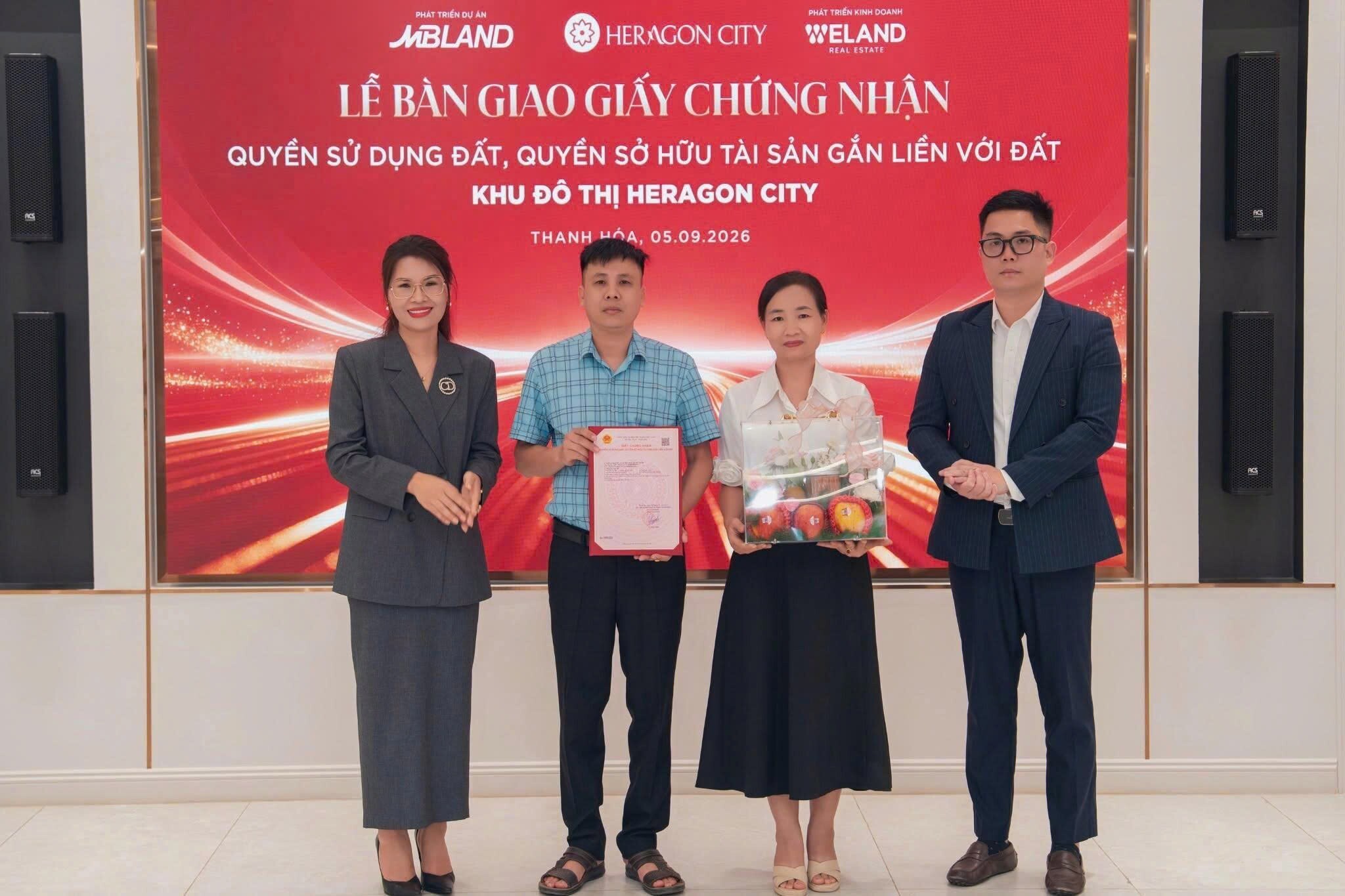 Heragon City bàn giao Giấy chứng nhận quyền sử dụng đất cho khách hàng, khẳng định cam kết pháp lý và giá trị tài sản - 1