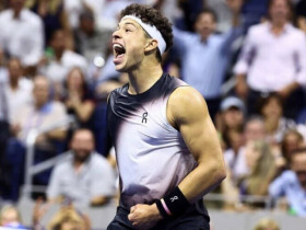 Địa chấn US Open: Shelton vỡ òa sau trận thắng lịch sử trước Alcaraz vào lúc 3h33 sáng