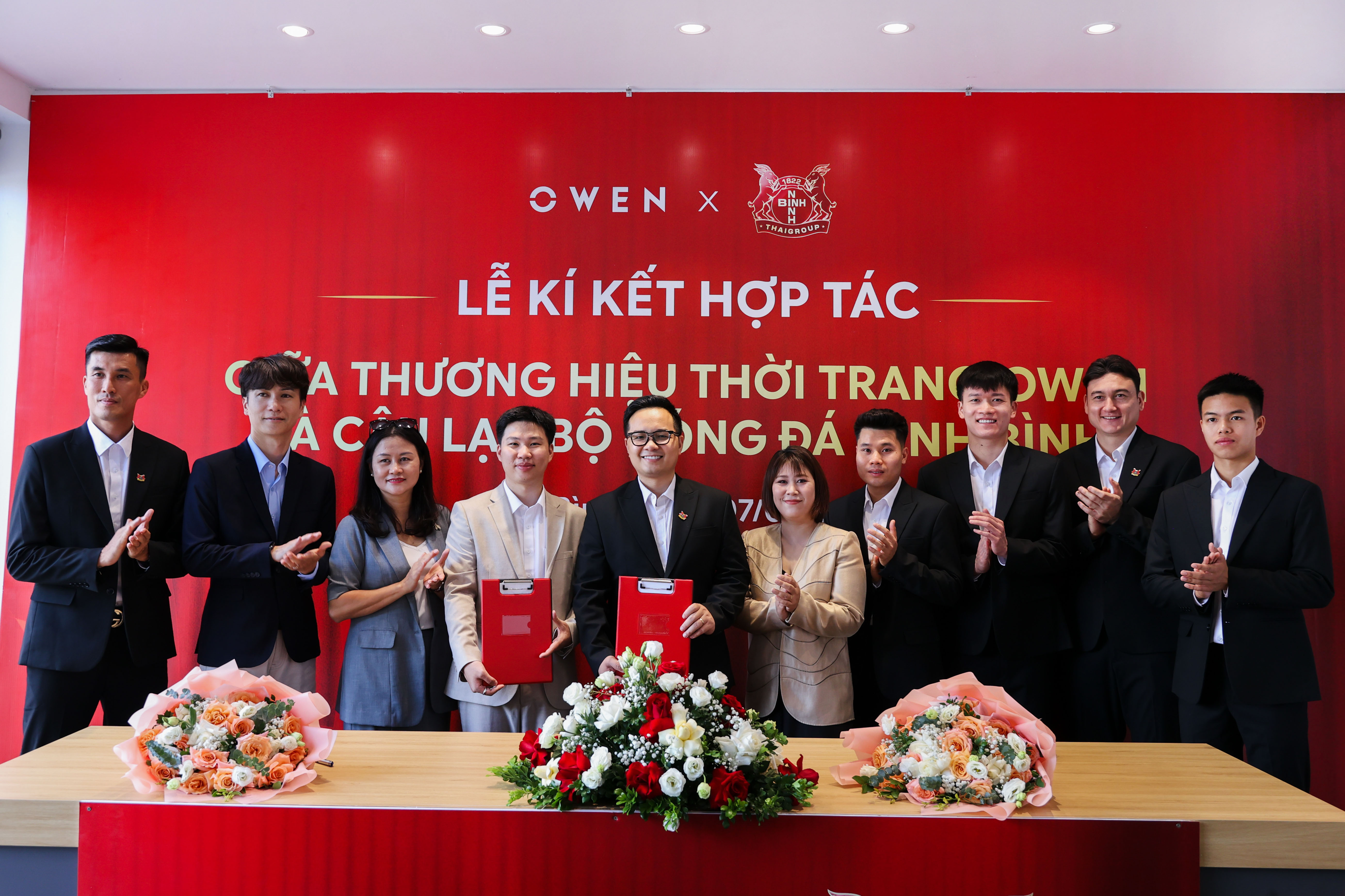 OWEN bắt tay Ninh Bình FC, visual Quả bóng vàng Hoàng Đức gây chú ý - 2