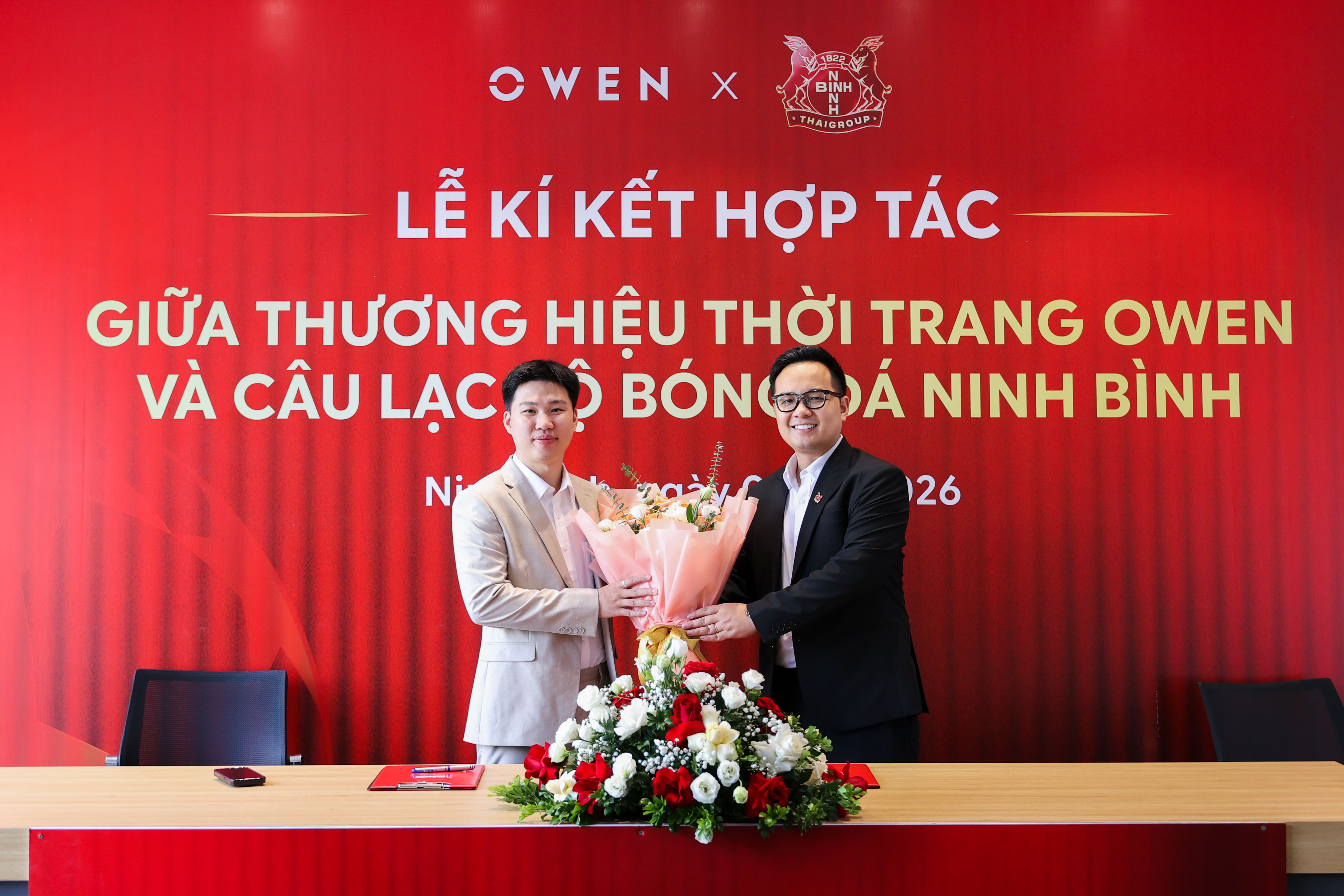 OWEN bắt tay Ninh Bình FC, visual Quả bóng vàng Hoàng Đức gây chú ý - 3