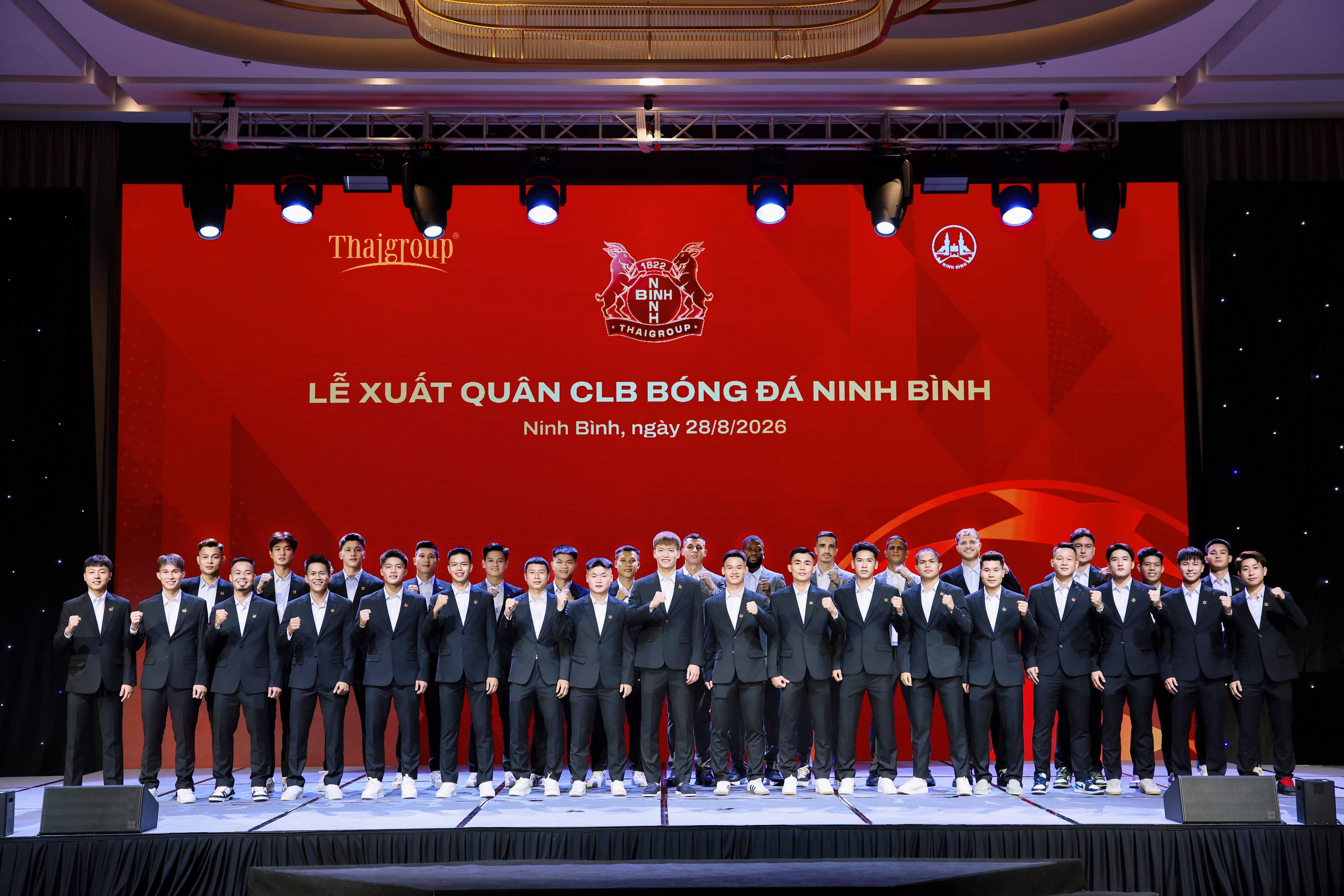 OWEN bắt tay Ninh Bình FC, visual Quả bóng vàng Hoàng Đức gây chú ý - 4