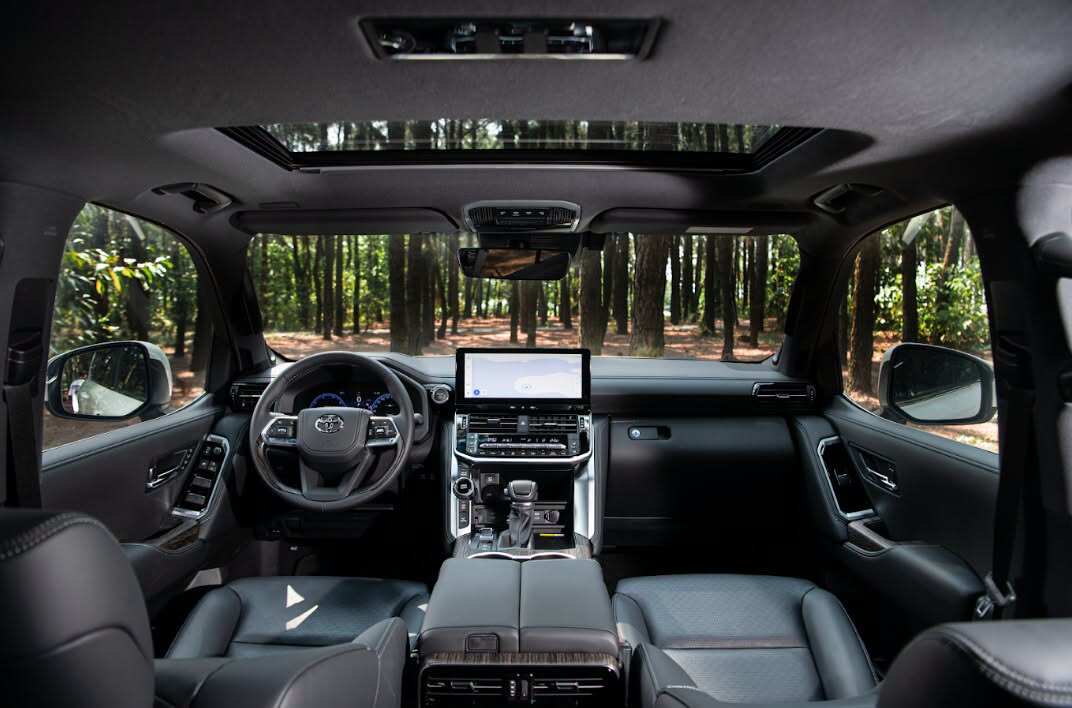Toyota Land Cruiser 300 HEV công bố giá bán từ 4,7 tỷ đồng - 5