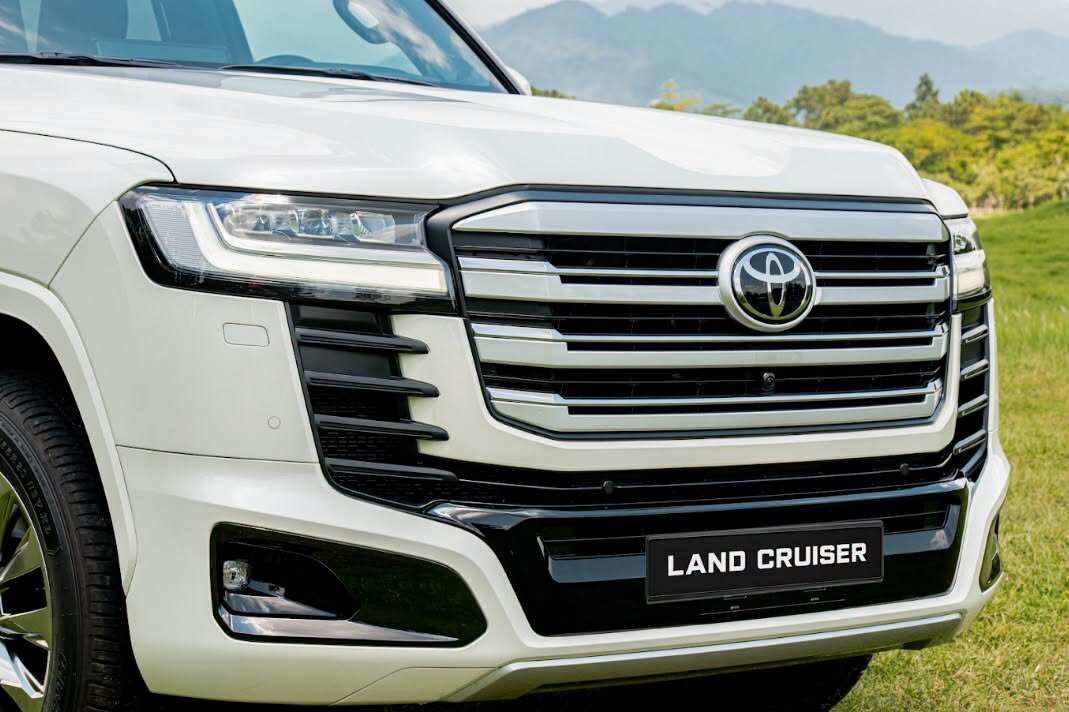Toyota Land Cruiser 300 HEV công bố giá bán từ 4,7 tỷ đồng - 4