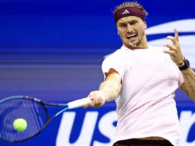 Zverev thức tới 3h30 xem Alcaraz thua, vẫn lập kỳ tích khi vào bán kết US Open