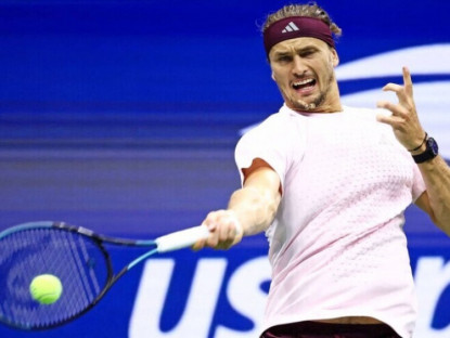Thể thao - Zverev thức tới 3h30 xem Alcaraz thua, vẫn lập kỳ tích khi vào bán kết US Open