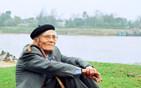 Người thơ đổ bóng trên sông Thiên Đức - 1