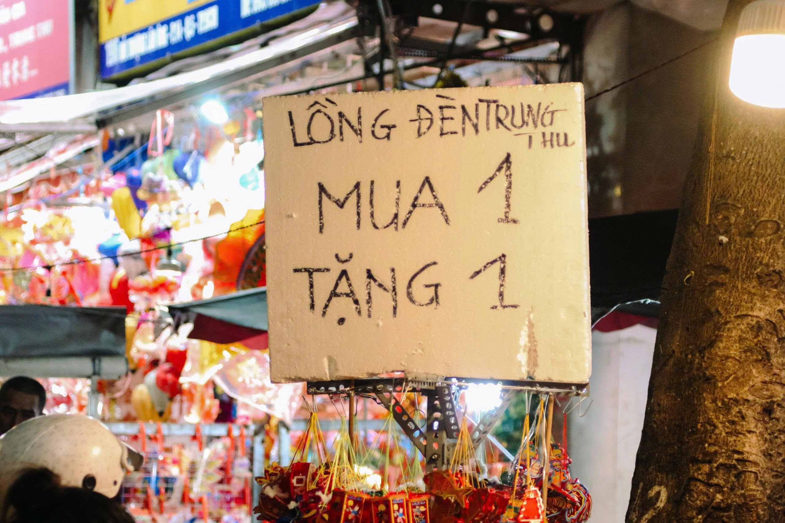 TP.HCM: Những con phố lồng đèn sáng đèn chờ khách - 12