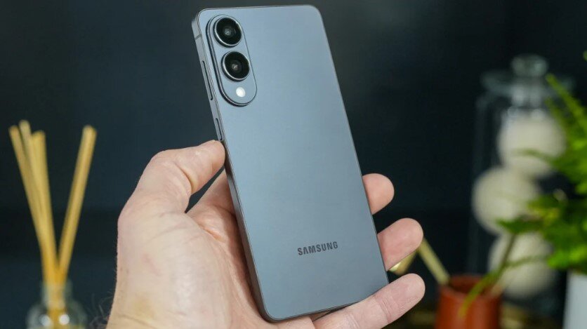 Top 6 smartphone Android giảm giá mạnh nhất trong tháng 9 - 2