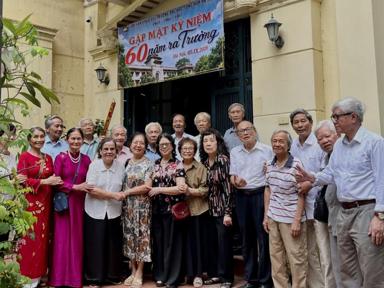Lớp Văn khóa VIII Đại học Tổng hợp Hà Nội - lớp học hiếm có của một thế hệ đặc biệt