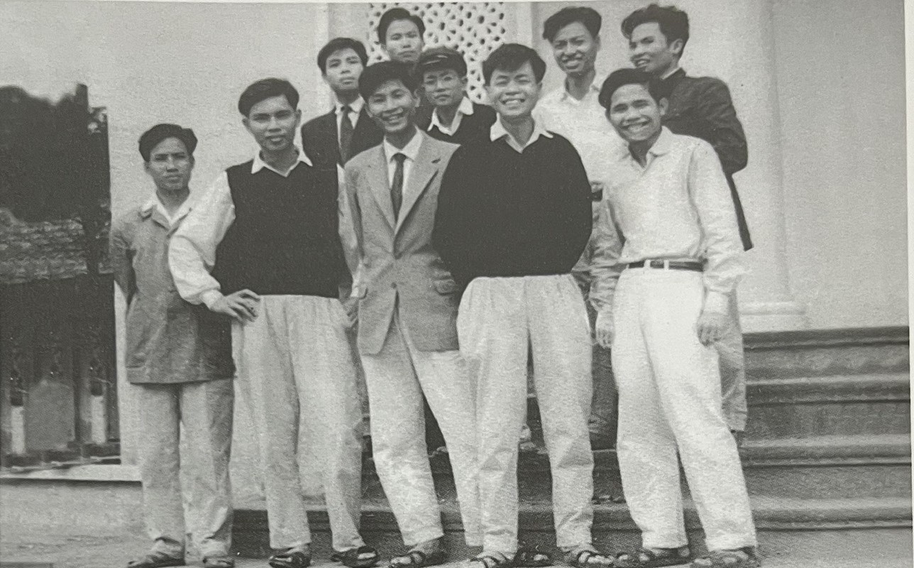 Lớp Văn khóa VIII Đại học Tổng hợp Hà Nội - lớp học hiếm có của một thế hệ đặc biệt - 1