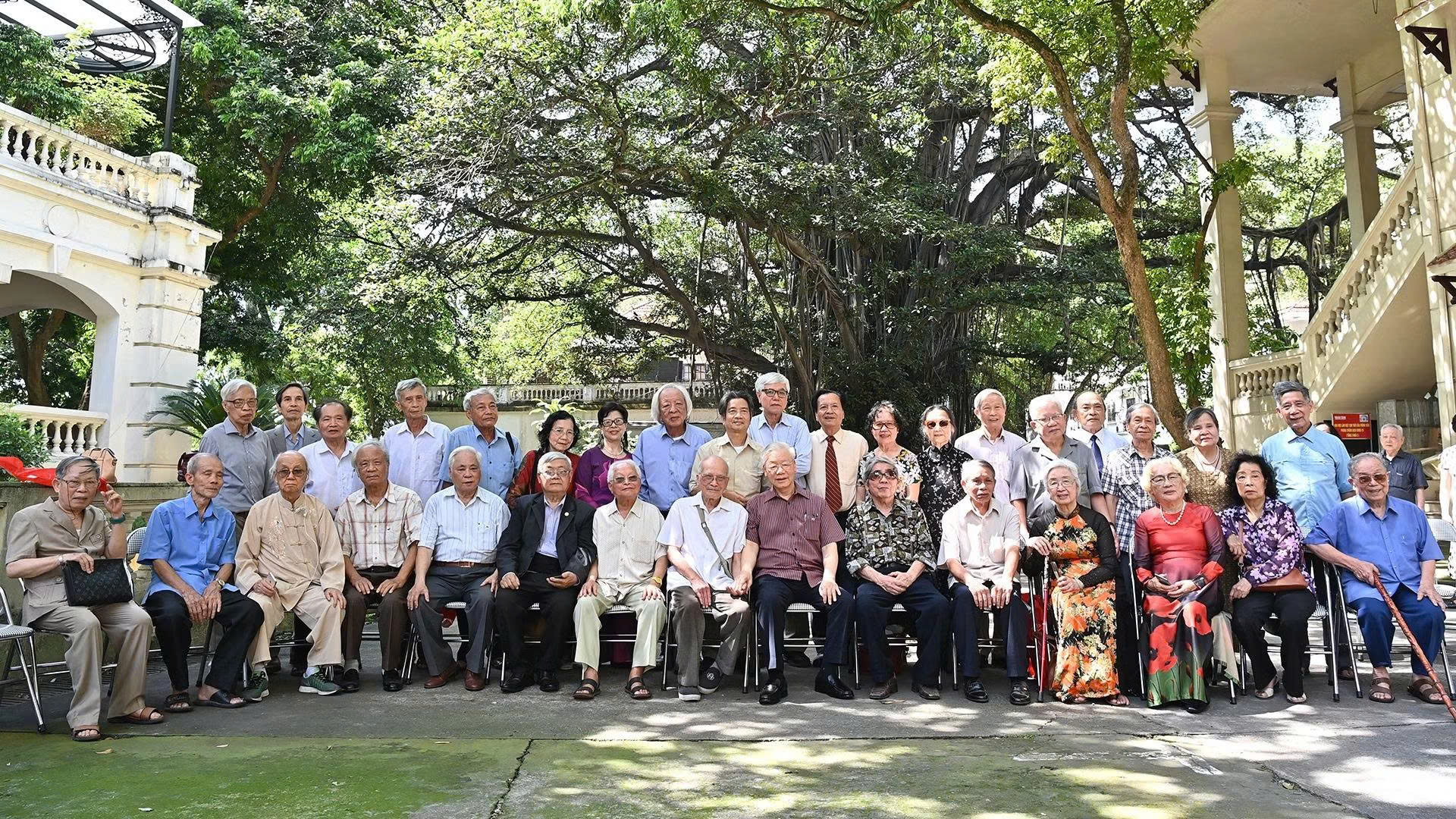 Lớp Văn khóa VIII Đại học Tổng hợp Hà Nội - lớp học hiếm có của một thế hệ đặc biệt - 4