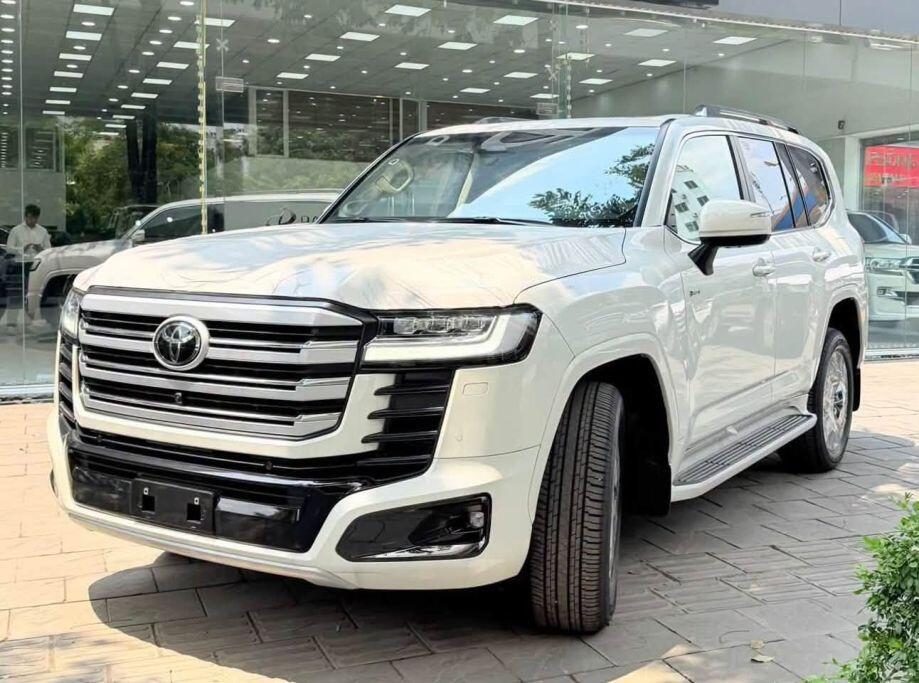 Chi tiết Toyota LC300 300 HEV mới, giá từ 4,73 tỷ đồng - 1