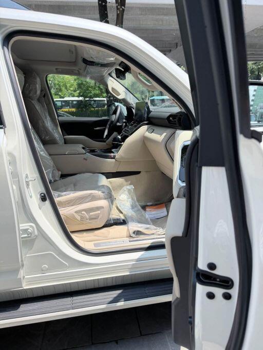 Chi tiết Toyota LC300 300 HEV mới, giá từ 4,73 tỷ đồng - 3