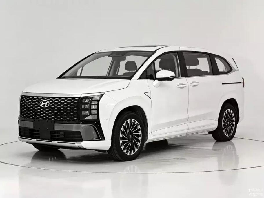 Xe MPV Hyundai Custin bản nâng cấp lộ diện - 1