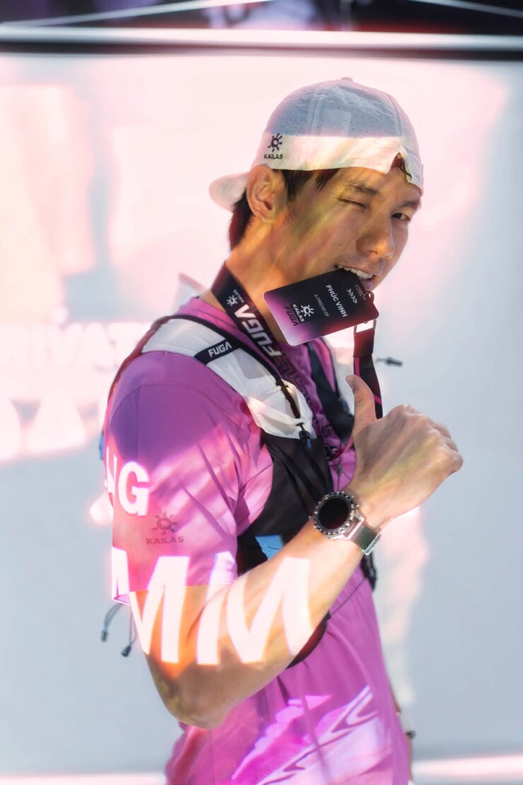 Hàng ngàn VĐV "tuột dây, trượt bùn" xuyên đêm ở marathon khắc nghiệt nhất Việt Nam - 2