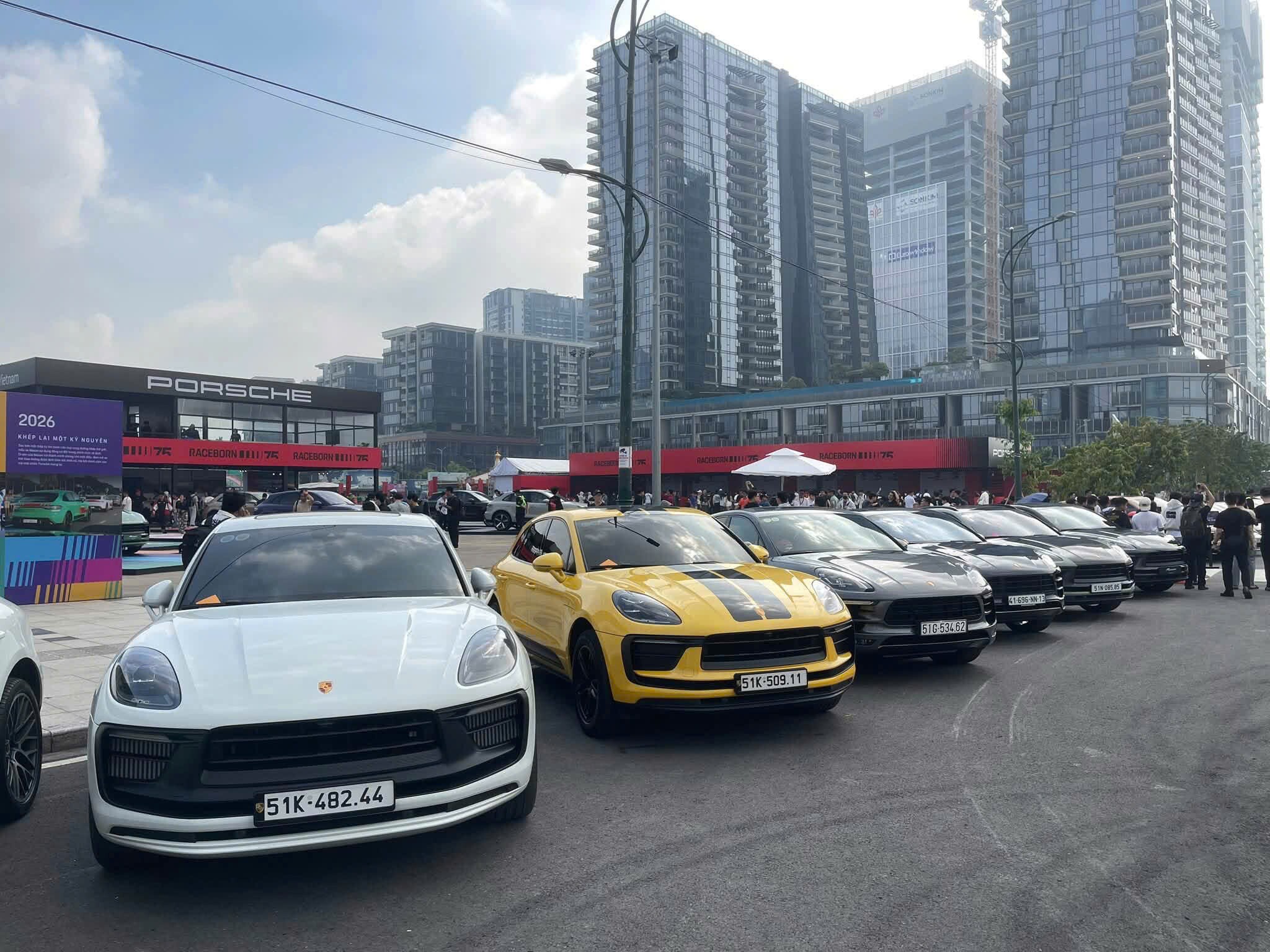 Lần đầu tiên Porsche mang hơn 100 xe trưng bày tại TP.HCM - 5