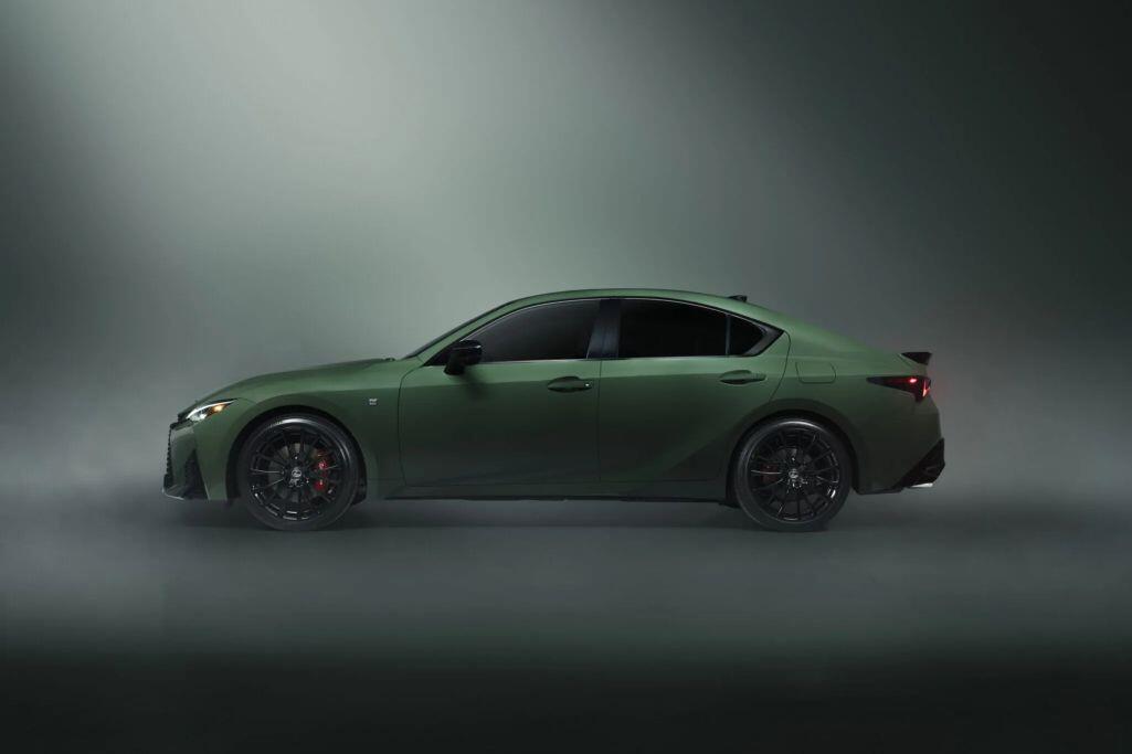 Lexus tung ra phiên bản giới hạn cho dòng xe IS - 3