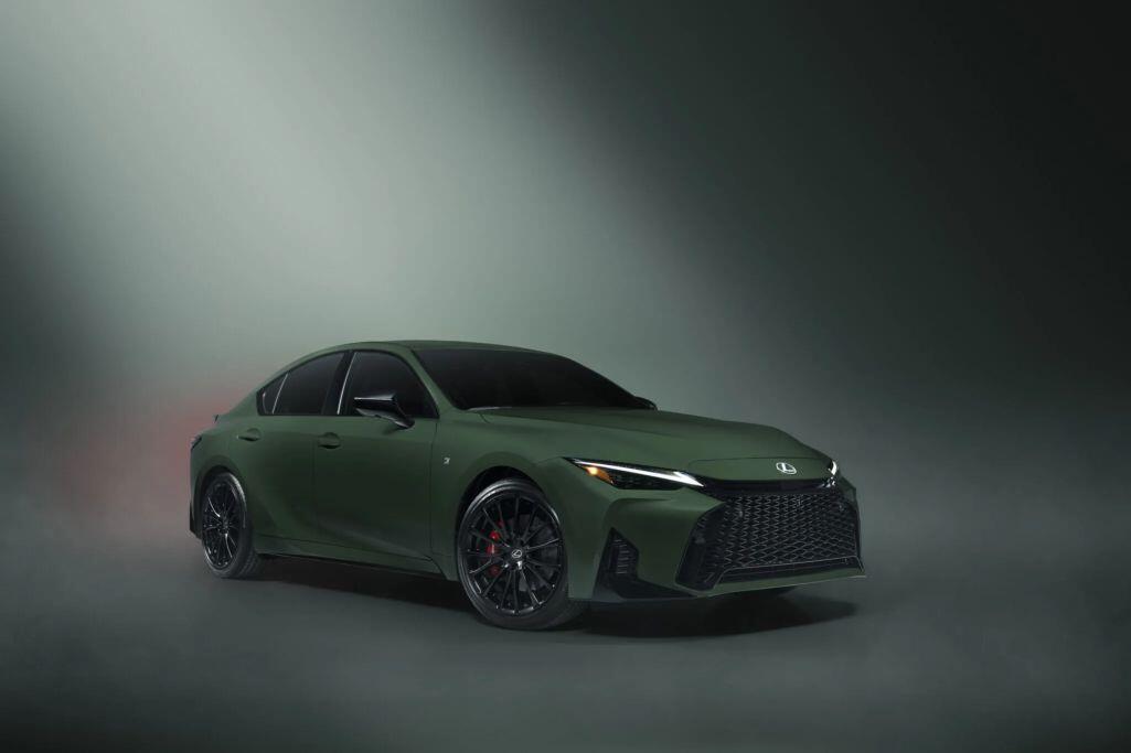 Lexus tung ra phiên bản giới hạn cho dòng xe IS - 1