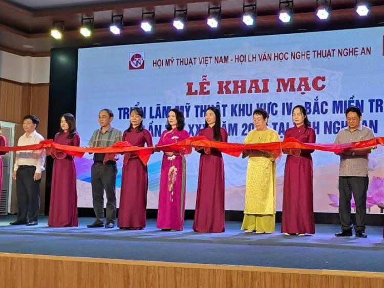Khai mạc Triển lãm Mỹ thuật khu vực IV - Bắc miền Trung lần thứ 30