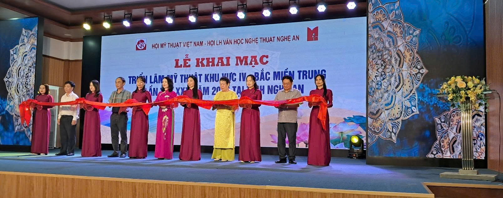Khai mạc Triển lãm Mỹ thuật khu vực IV - Bắc miền Trung lần thứ 30 - 1