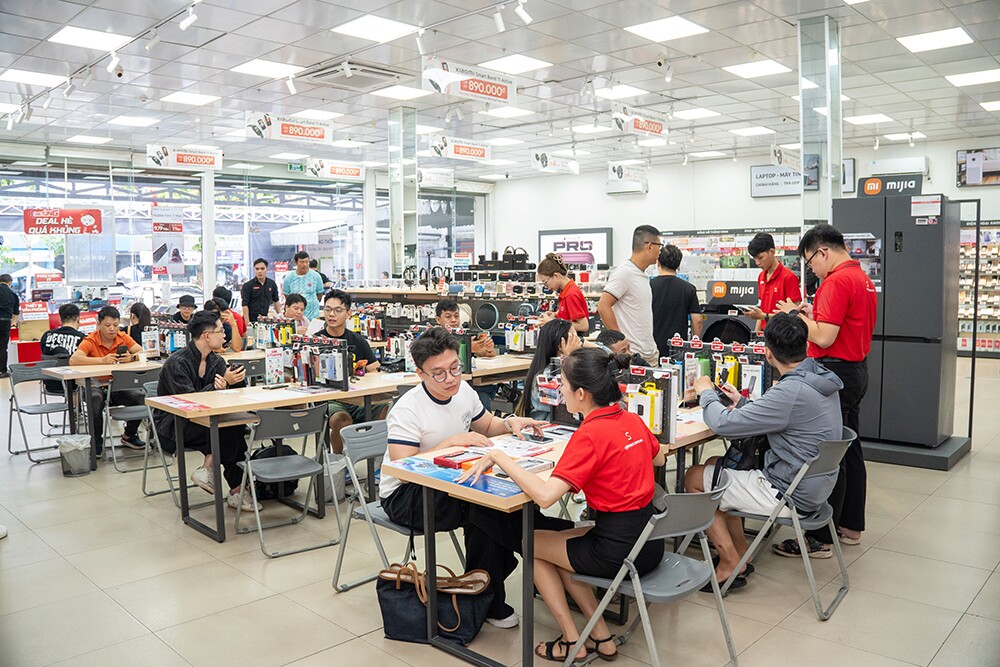 CellphoneS bắt đầu giao iPhone 18 Pro và 18 Pro Max cho khách hàng đặt trước - 1
