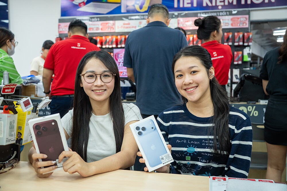 CellphoneS bắt đầu giao iPhone 18 Pro và 18 Pro Max cho khách hàng đặt trước - 2