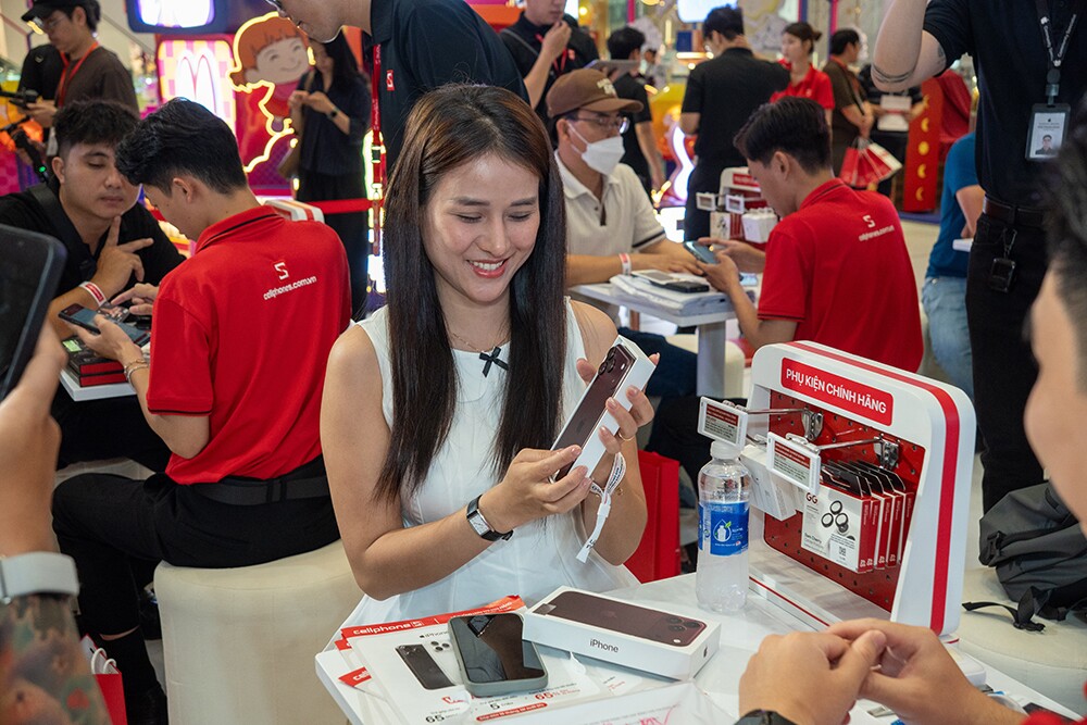 CellphoneS bắt đầu giao iPhone 18 Pro và 18 Pro Max cho khách hàng đặt trước - 3