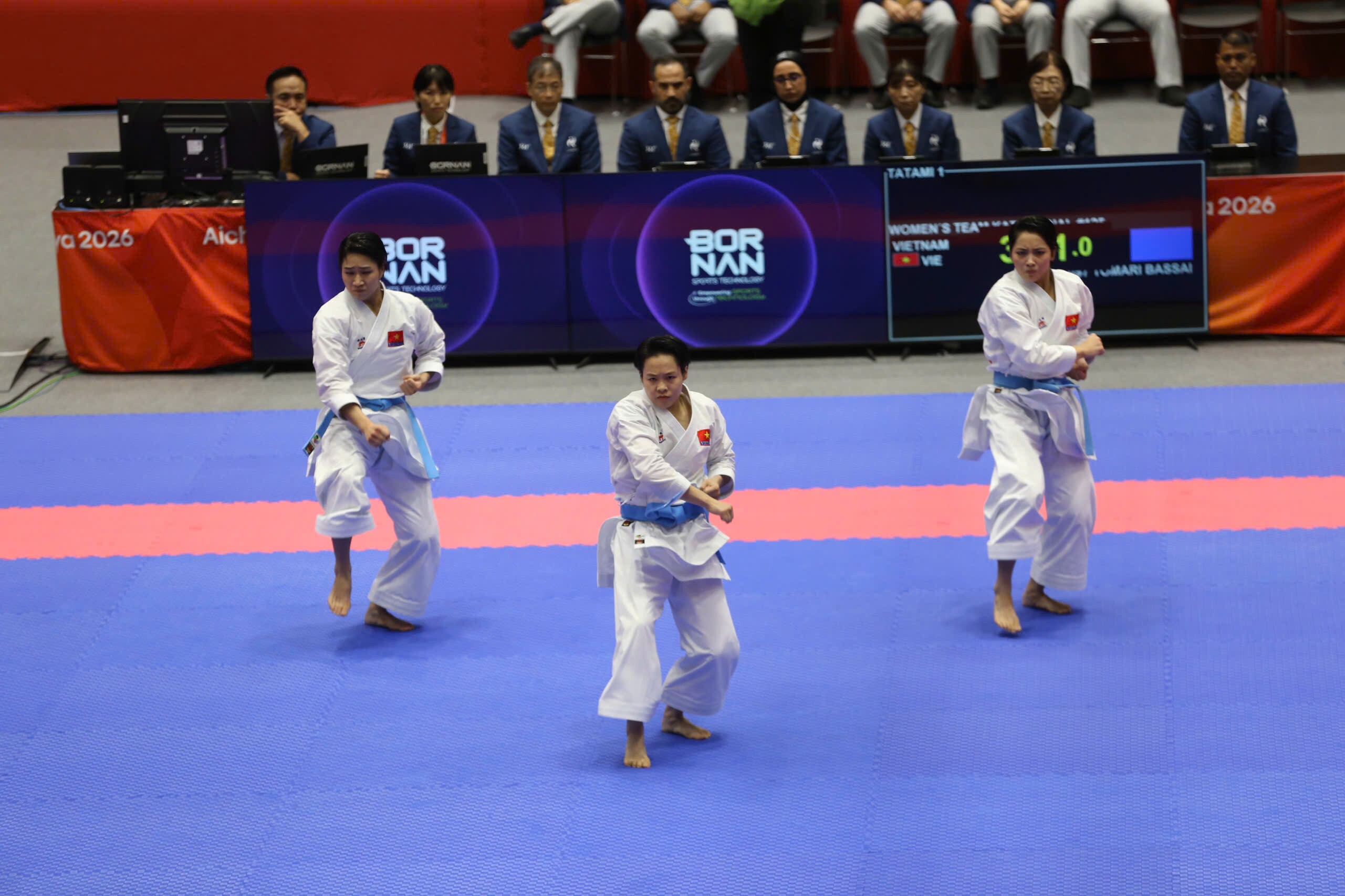 Karate Việt Nam ghi danh bảng vàng ASIAD: 3 hot girl thắng đậm Iran, ẵm HCV đầu tiên - 10