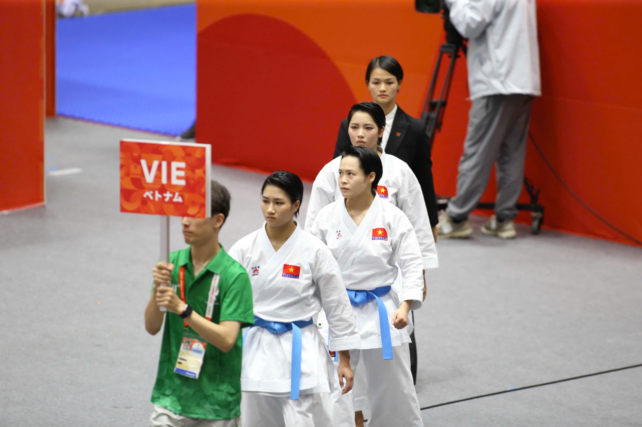 Karate Việt Nam ghi danh bảng vàng ASIAD: 3 hot girl thắng đậm Iran, ẵm HCV đầu tiên - 3