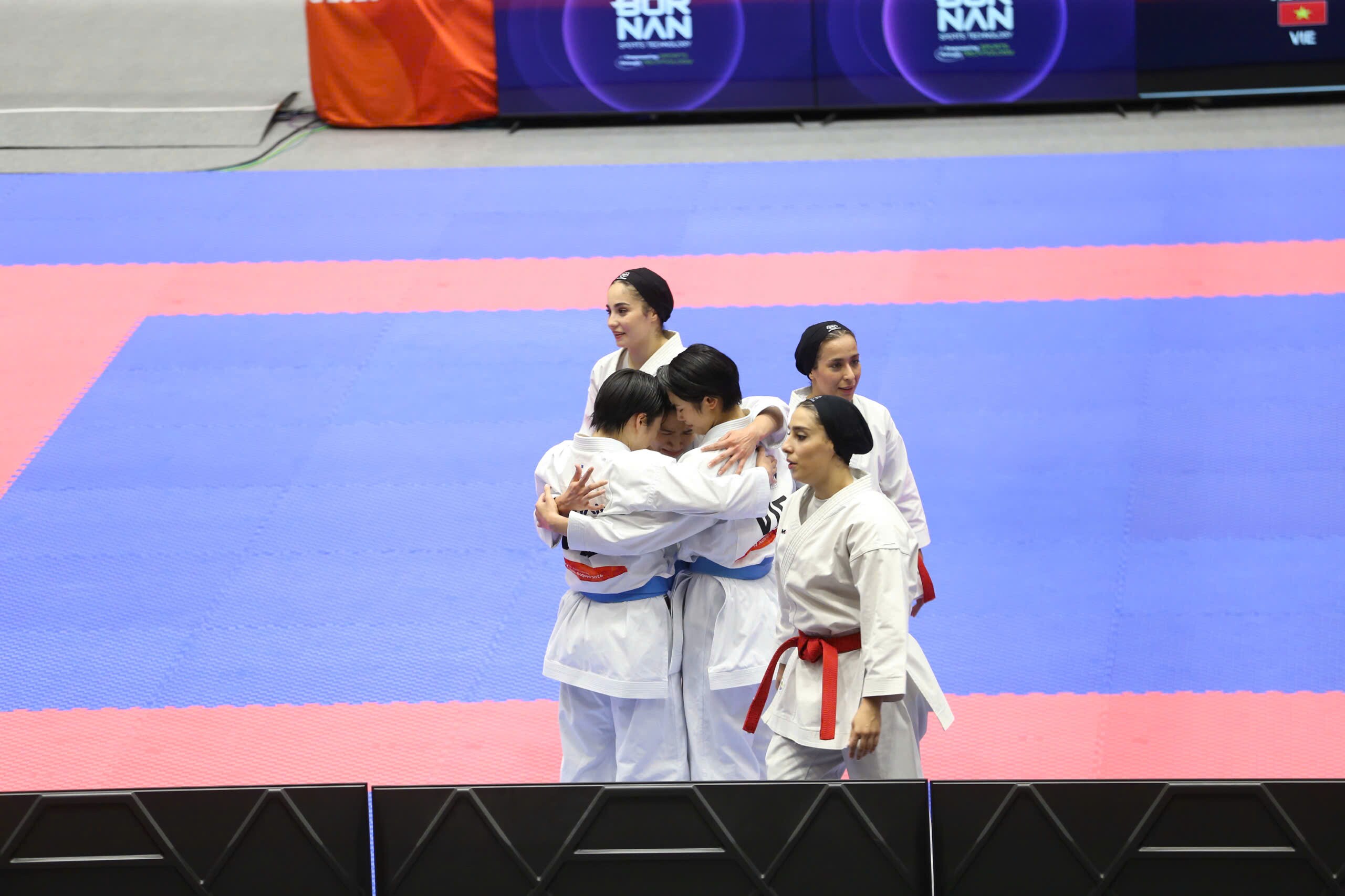 Karate Việt Nam ghi danh bảng vàng ASIAD: 3 hot girl thắng đậm Iran, ẵm HCV đầu tiên - 6